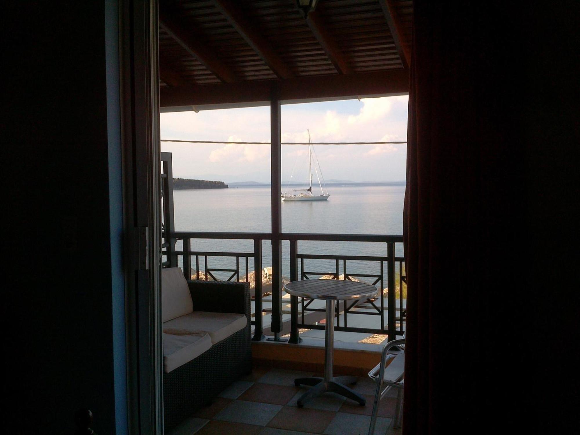 9 Musses Hotel Apartments Skala Mistegnon Pokoj fotografie