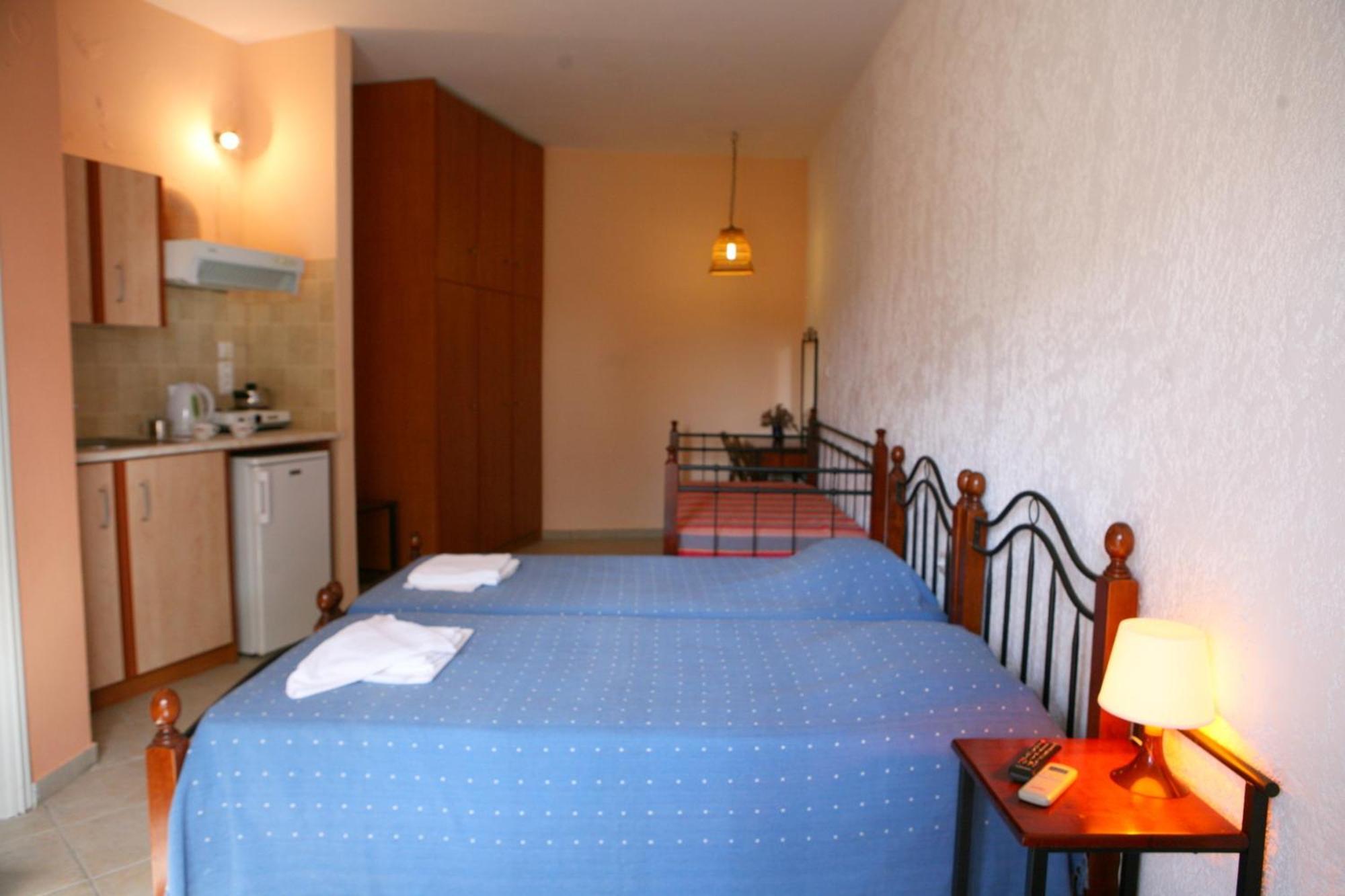 9 Musses Hotel Apartments Skala Mistegnon Pokoj fotografie