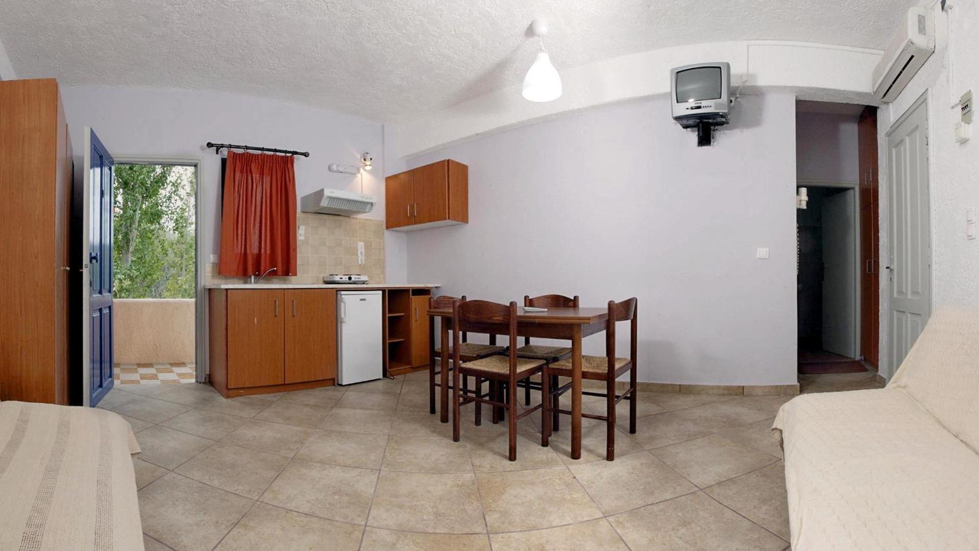 9 Musses Hotel Apartments Skala Mistegnon Pokoj fotografie